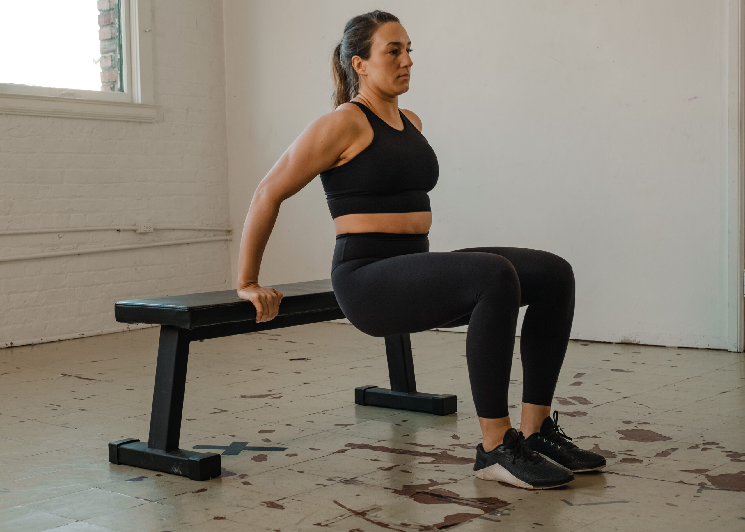 woman doing tricep dip 